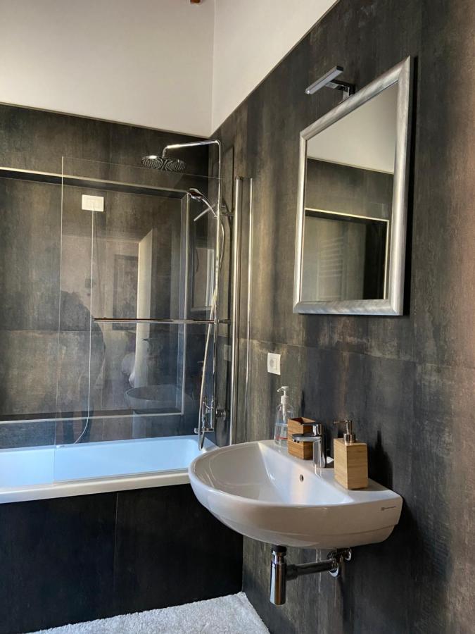 Palazzo Pica Alfieri Centro Storico Bed & Breakfast L'Aquila Ngoại thất bức ảnh