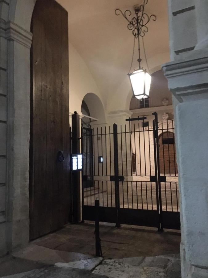 Palazzo Pica Alfieri Centro Storico Bed & Breakfast L'Aquila Ngoại thất bức ảnh