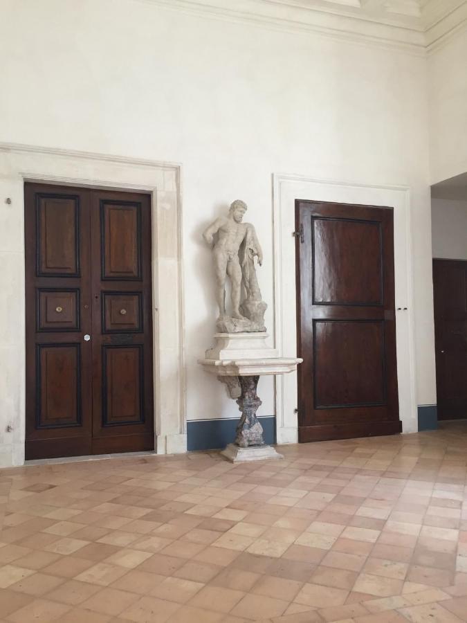 Palazzo Pica Alfieri Centro Storico Bed & Breakfast L'Aquila Ngoại thất bức ảnh