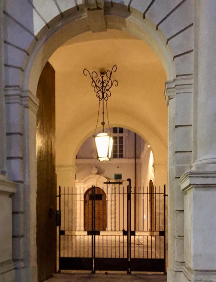 Palazzo Pica Alfieri Centro Storico Bed & Breakfast L'Aquila Ngoại thất bức ảnh